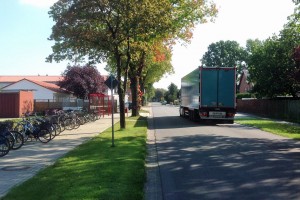 Das Bild zeigt einen Sattelzug auf der Löninger Straße