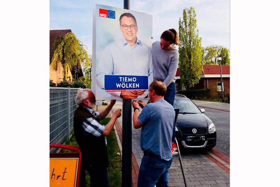 Aufhängen von Plakaten