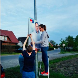 Aufhängen von Plakaten