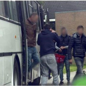 Bus mit Mitarbeitern