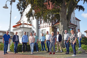 Kandidaten vor dem Rathaus