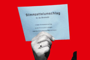 Hand mit Wahlumschlag